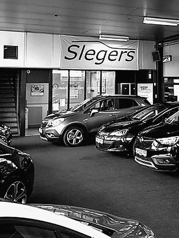 Occasions in de showroom van Auto Slegers